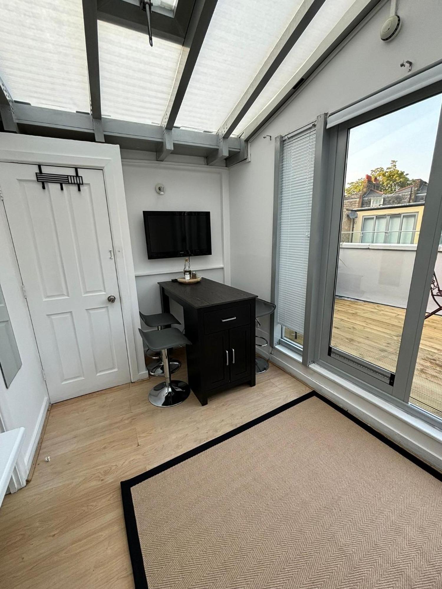 Appartamento Top Floor Delightful Flat Londra Esterno foto